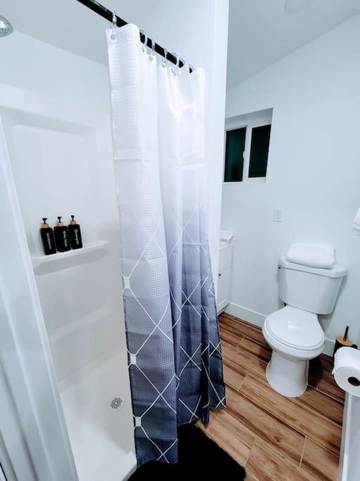Phoenix Retreat - Studio With King Bed - 10 Min From Airp - Unit C Ngoại thất bức ảnh