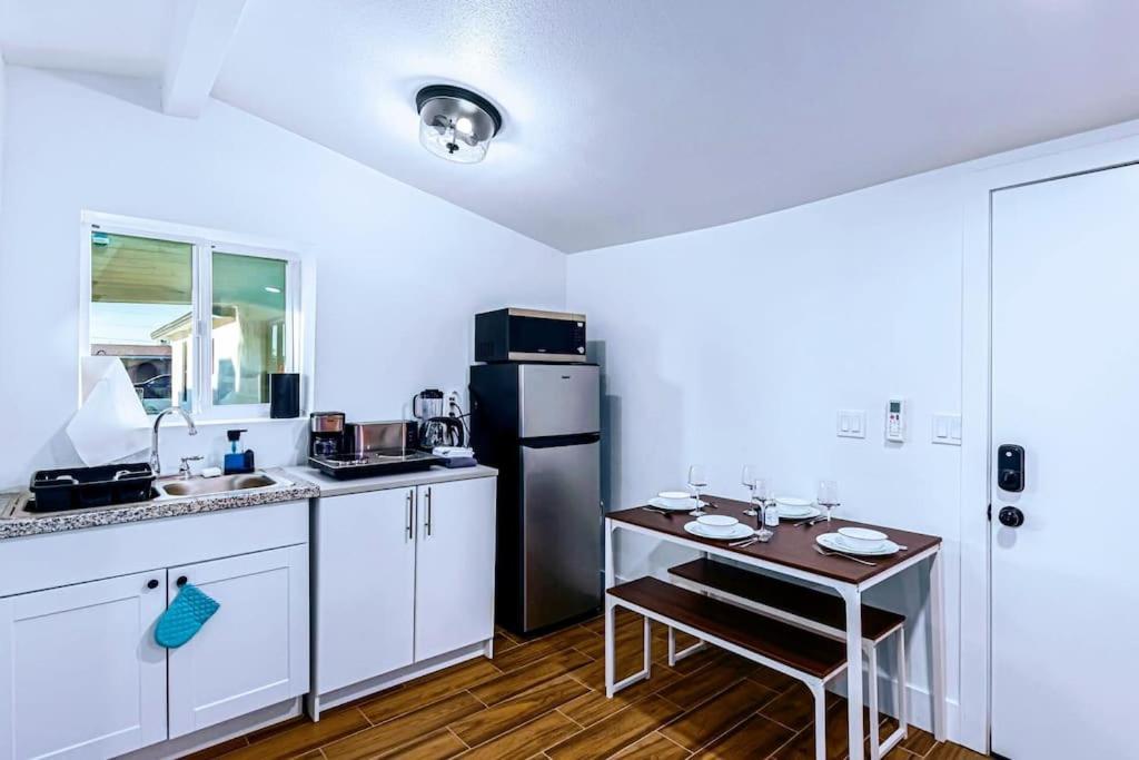 Phoenix Retreat - Studio With King Bed - 10 Min From Airp - Unit C Ngoại thất bức ảnh